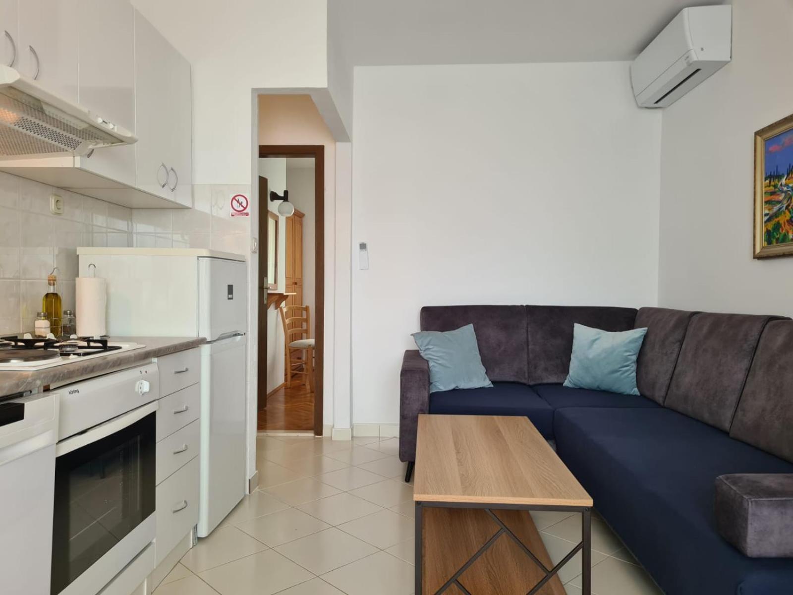 Apartments Jelena Supetar - Four Apartments - A Small House With A Private Yard - Two-Room Apartment With A Sea View - Studio Apartment - Two-Room Apartment With Garden View- Free Parking Exteriör bild