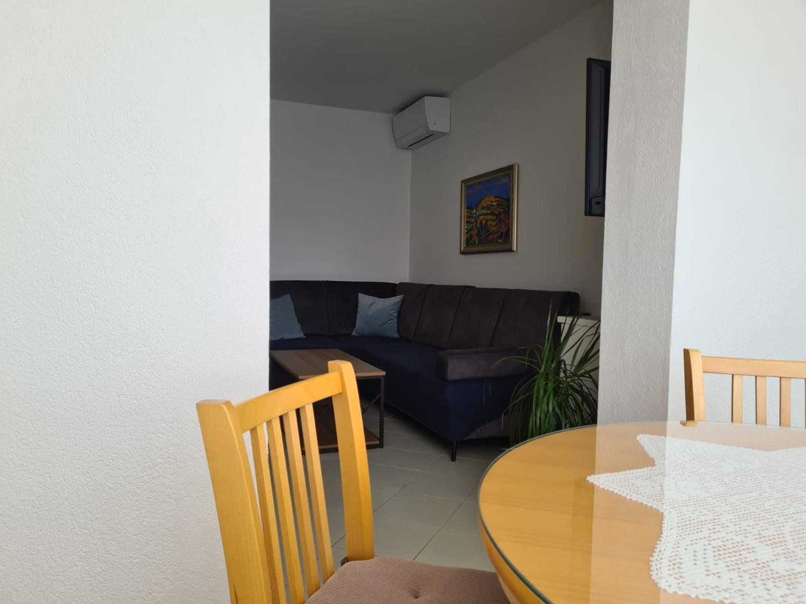 Apartments Jelena Supetar - Four Apartments - A Small House With A Private Yard - Two-Room Apartment With A Sea View - Studio Apartment - Two-Room Apartment With Garden View- Free Parking Exteriör bild