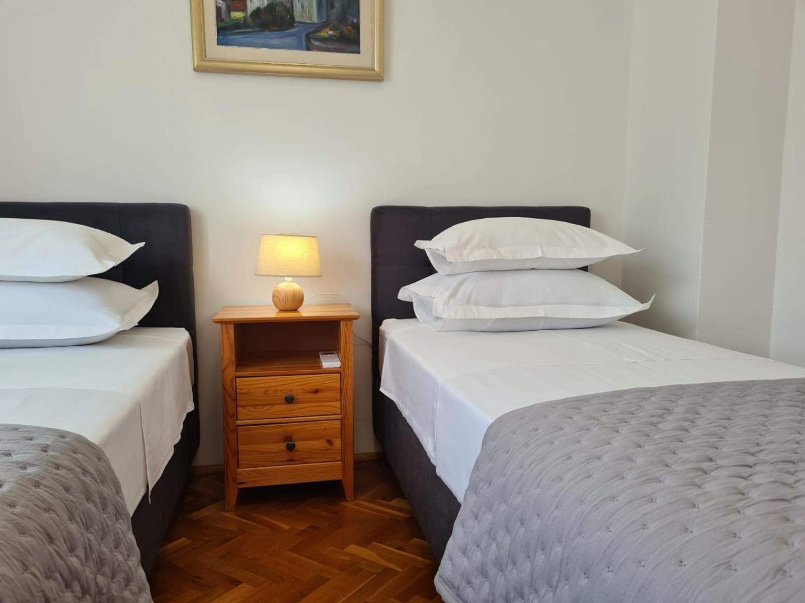 Apartments Jelena Supetar - Four Apartments - A Small House With A Private Yard - Two-Room Apartment With A Sea View - Studio Apartment - Two-Room Apartment With Garden View- Free Parking Exteriör bild