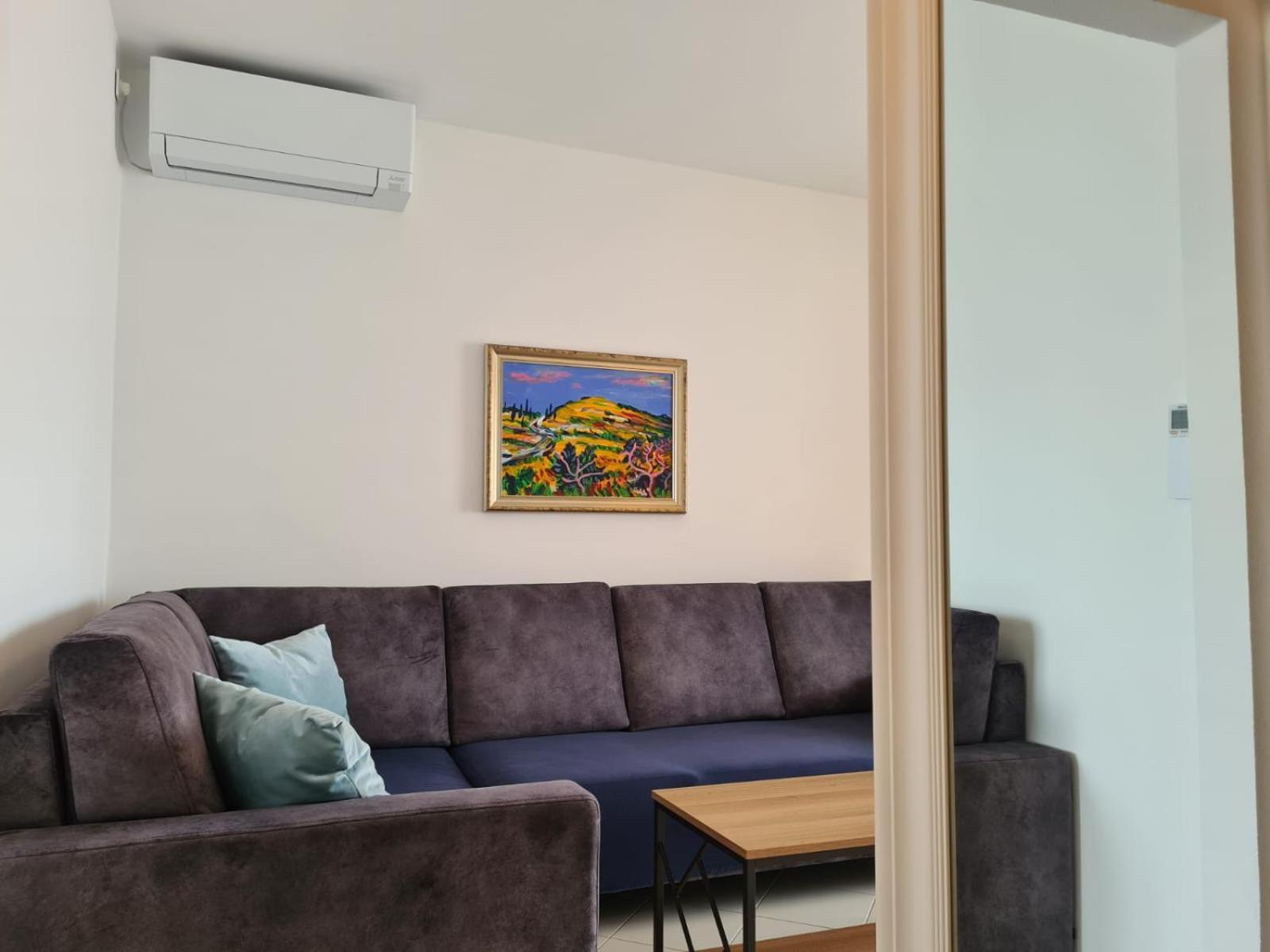 Apartments Jelena Supetar - Four Apartments - A Small House With A Private Yard - Two-Room Apartment With A Sea View - Studio Apartment - Two-Room Apartment With Garden View- Free Parking Exteriör bild