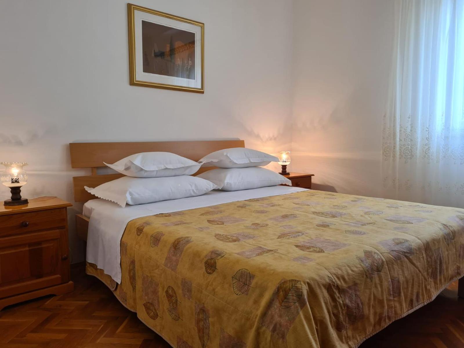 Apartments Jelena Supetar - Four Apartments - A Small House With A Private Yard - Two-Room Apartment With A Sea View - Studio Apartment - Two-Room Apartment With Garden View- Free Parking Exteriör bild