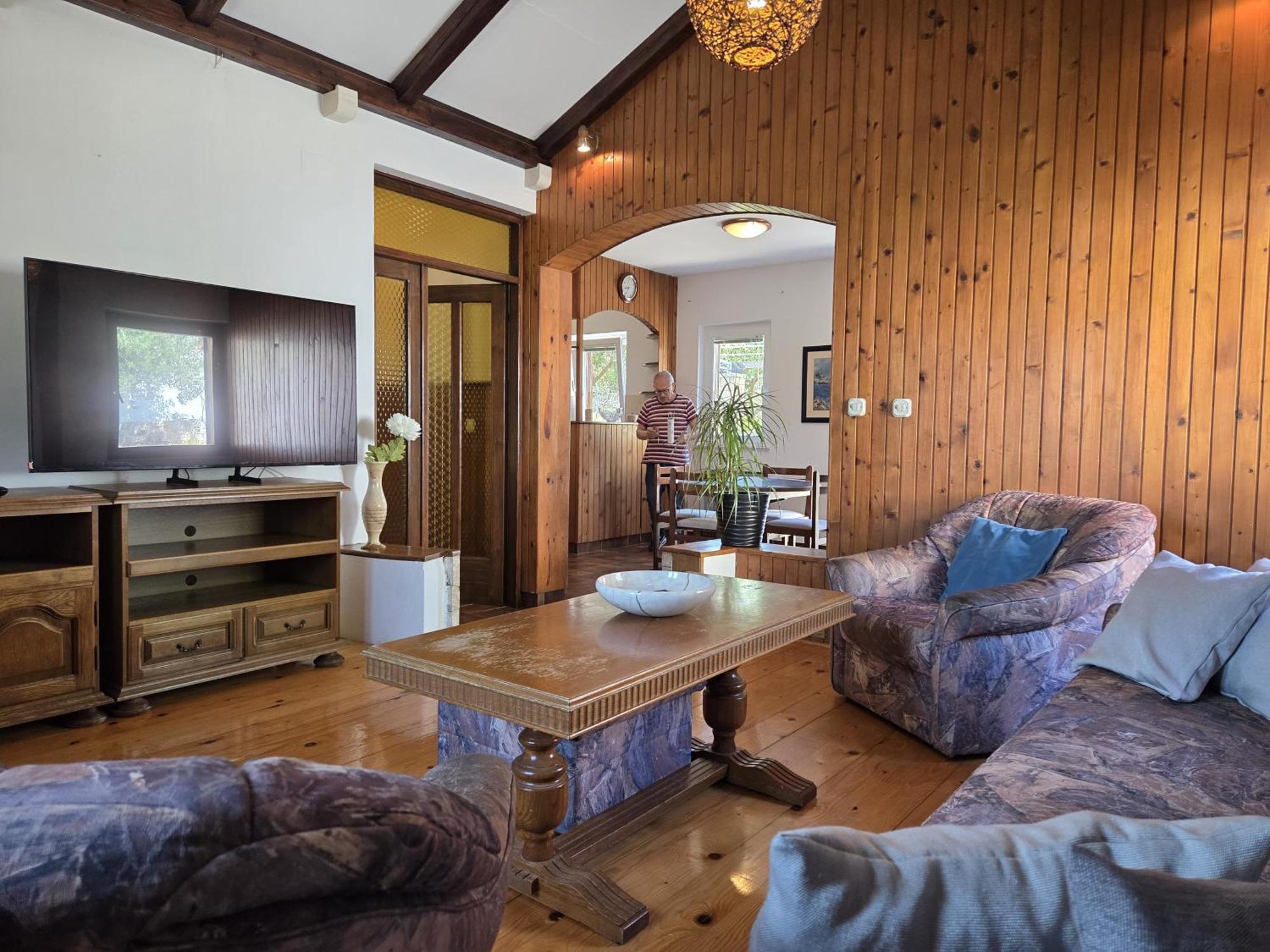 Apartments Jelena Supetar - Four Apartments - A Small House With A Private Yard - Two-Room Apartment With A Sea View - Studio Apartment - Two-Room Apartment With Garden View- Free Parking Exteriör bild