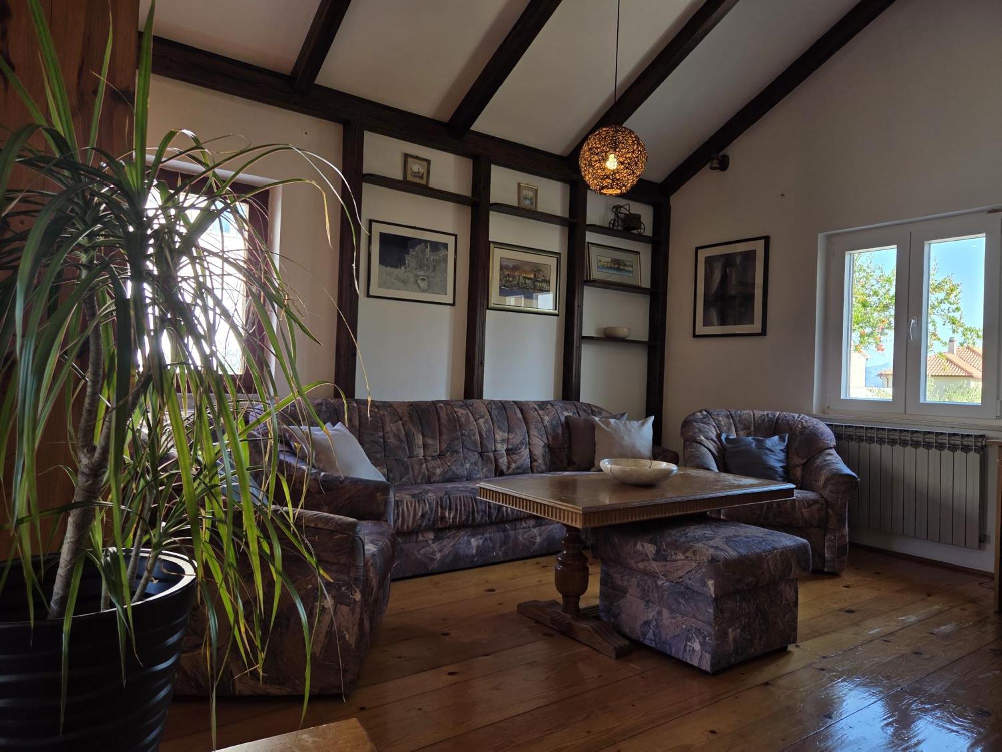 Apartments Jelena Supetar - Four Apartments - A Small House With A Private Yard - Two-Room Apartment With A Sea View - Studio Apartment - Two-Room Apartment With Garden View- Free Parking Exteriör bild