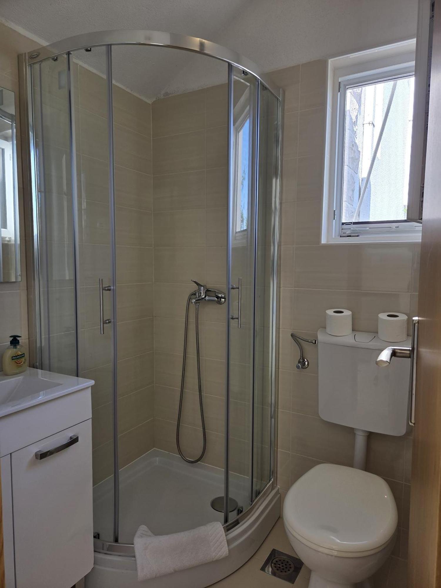 Apartments Jelena Supetar - Four Apartments - A Small House With A Private Yard - Two-Room Apartment With A Sea View - Studio Apartment - Two-Room Apartment With Garden View- Free Parking Exteriör bild