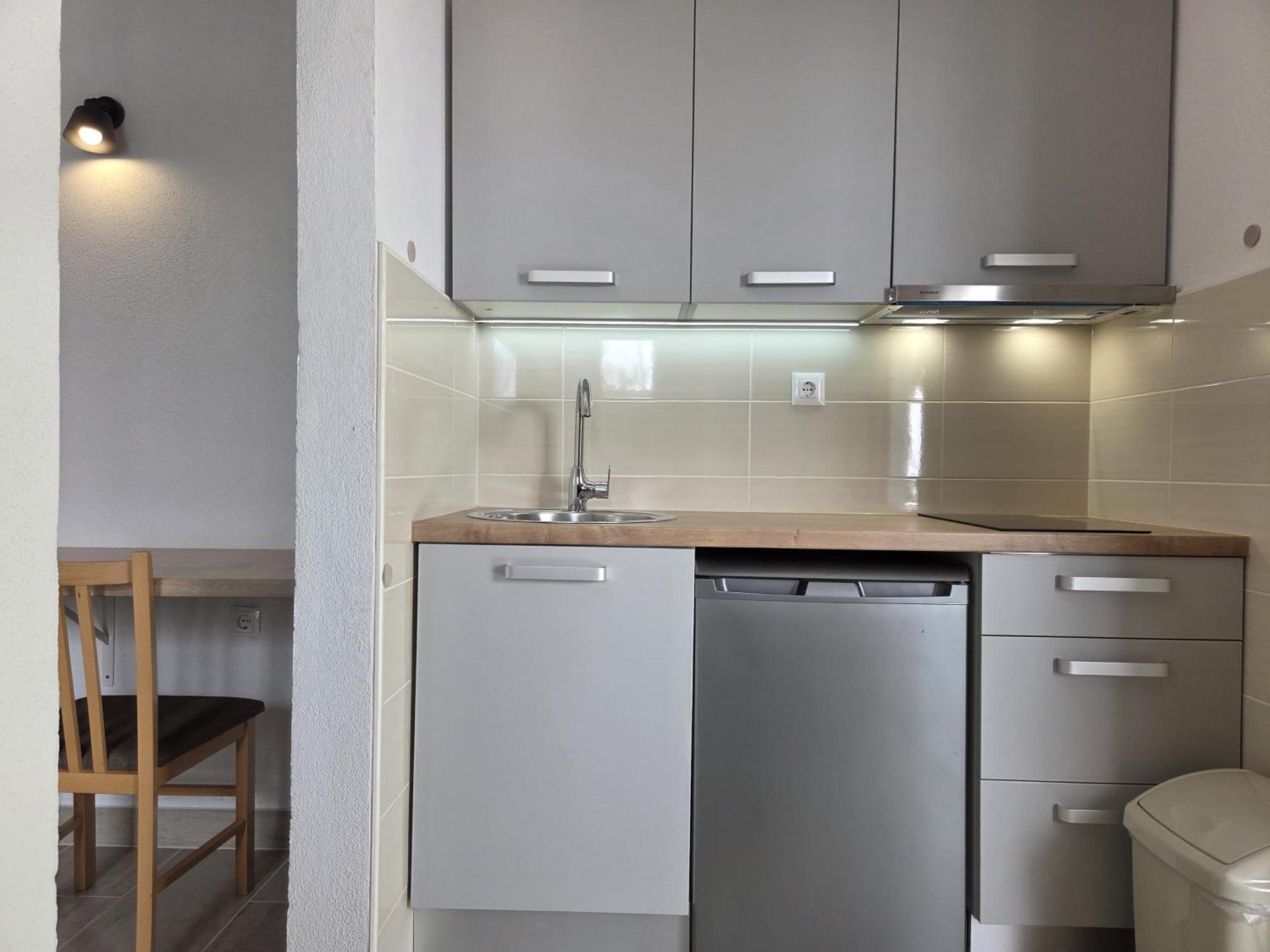 Apartments Jelena Supetar - Four Apartments - A Small House With A Private Yard - Two-Room Apartment With A Sea View - Studio Apartment - Two-Room Apartment With Garden View- Free Parking Exteriör bild